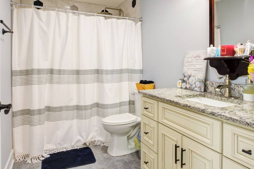 Photo of Bathroom in White Mills