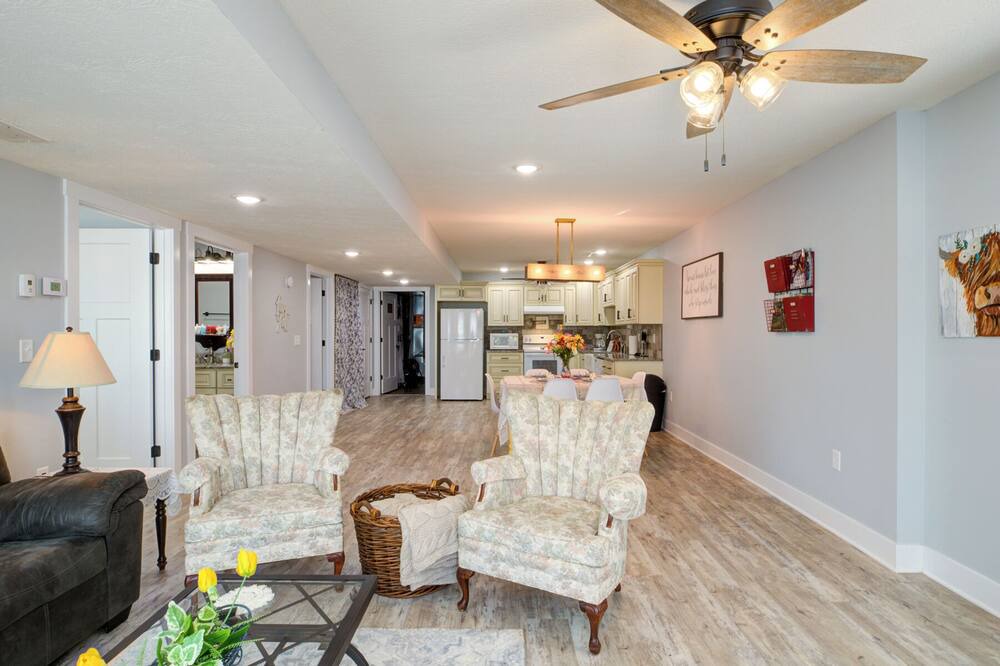 Photo of Livingroom in White Mills