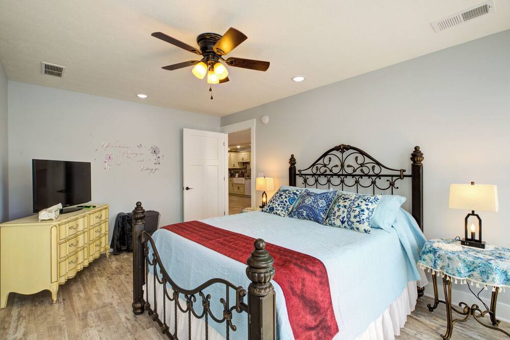 Photo of Bedroom in White Mills