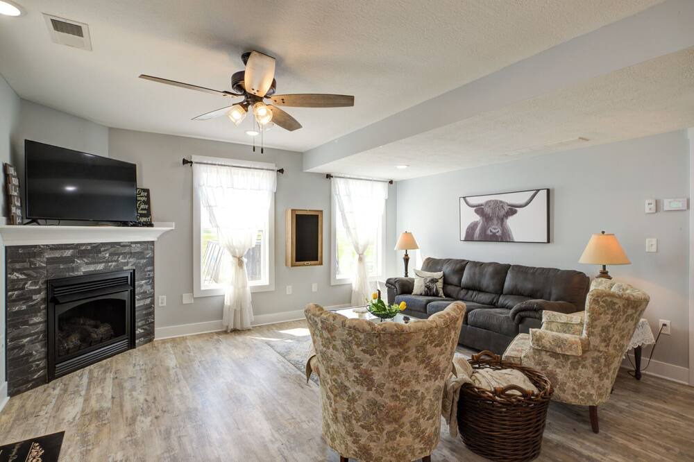 Photo of Livingroom in White Mills