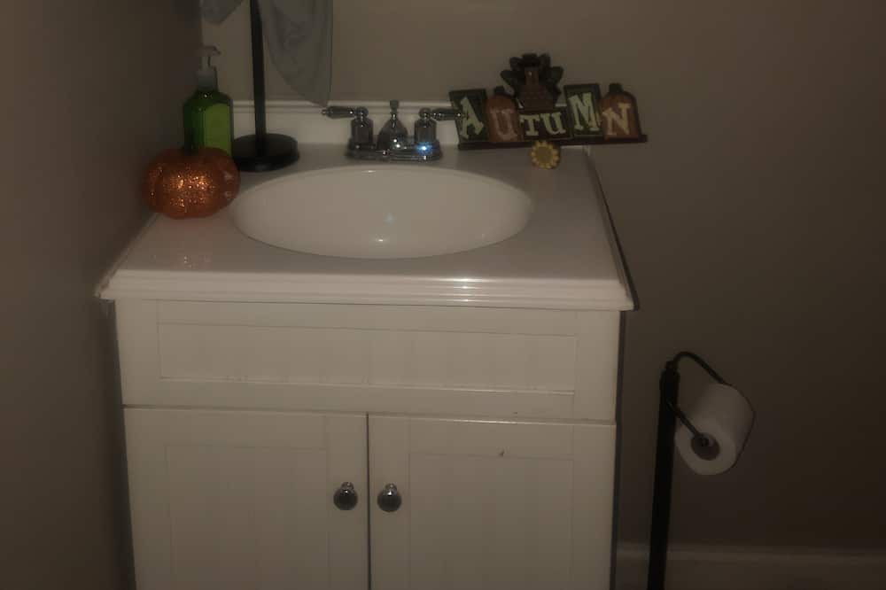 Photo of Bathroom in Wentworth