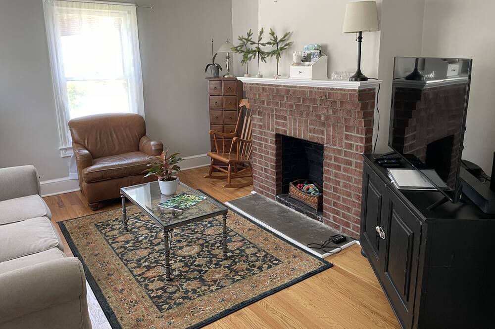 Photo of Livingroom in Travelers Rest
