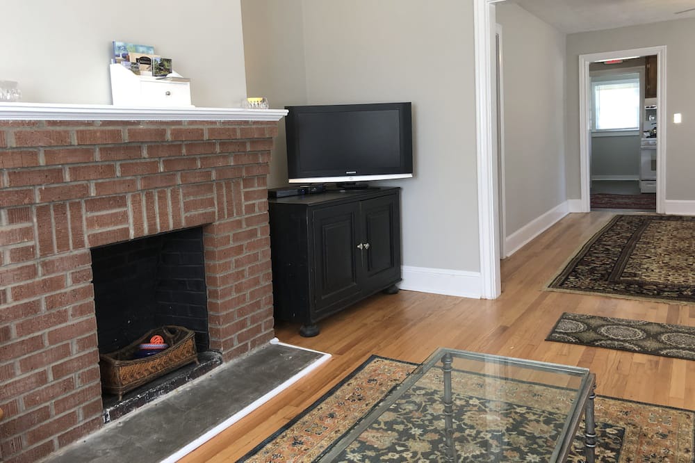 Photo of Livingroom in Travelers Rest