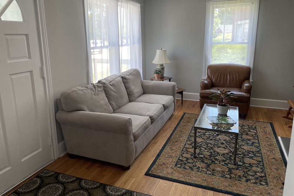 Photo of Livingroom in Travelers Rest