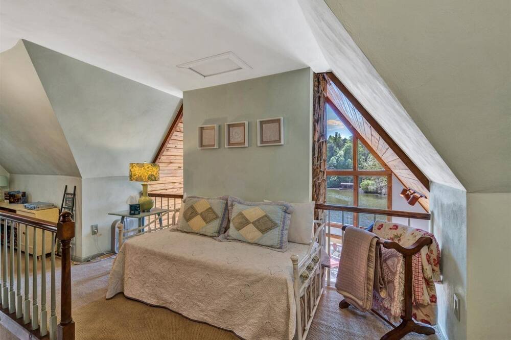 Photo of Livingroom in Goodview