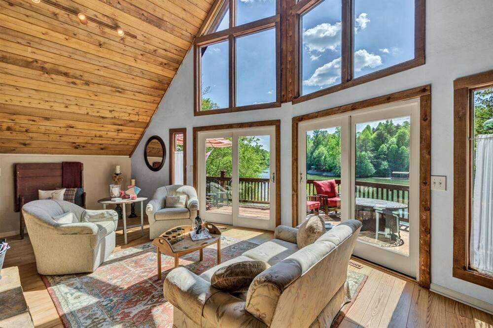 Photo of Livingroom in Goodview