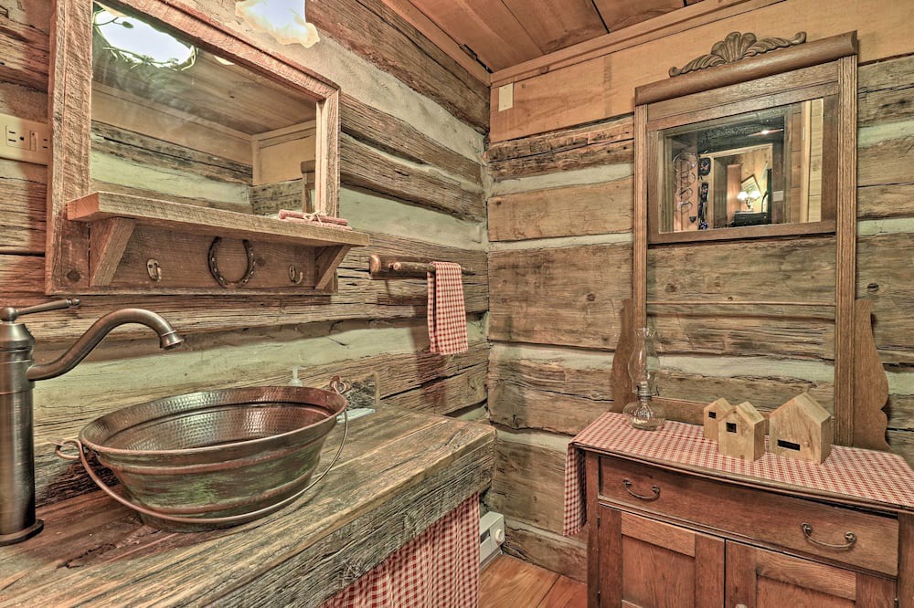 Photo of Bathroom in Balsam