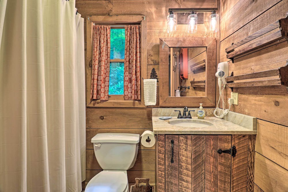 Photo of Bathroom in Balsam