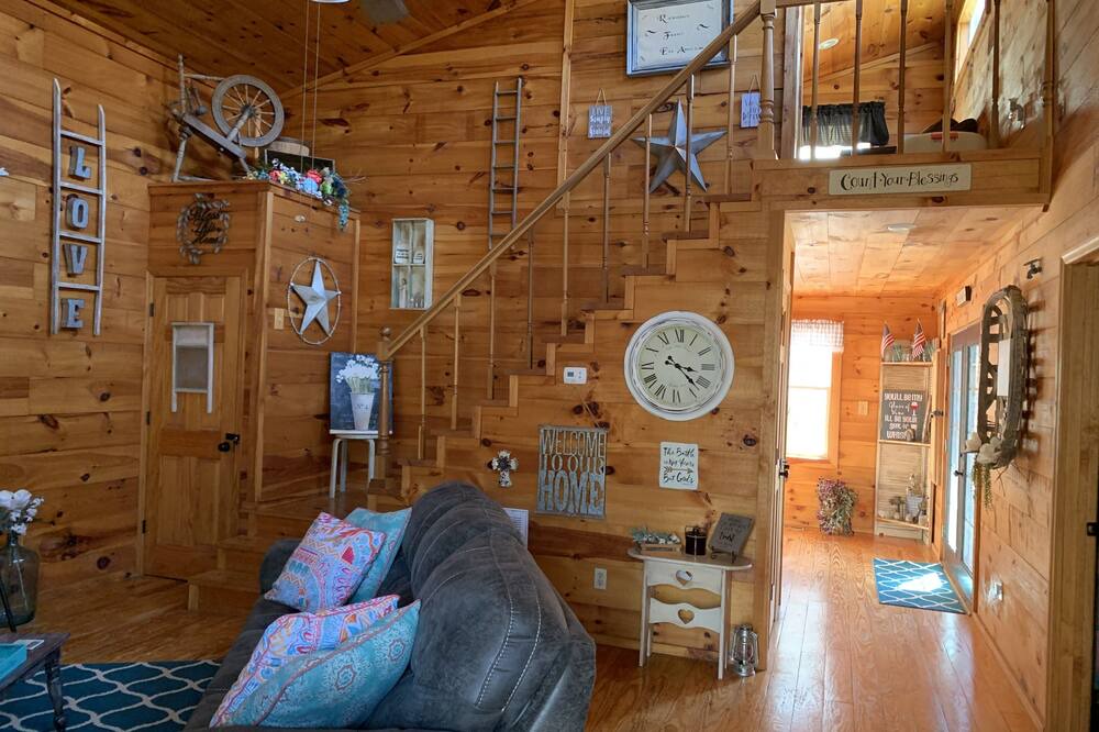 Photo of Livingroom in Sharps Chapel
