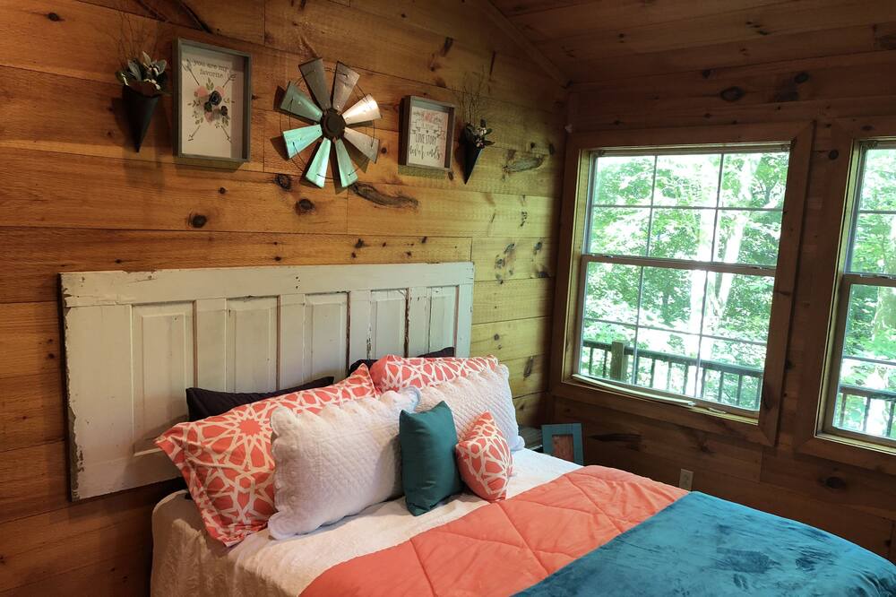 Photo of Bedroom in Sharps Chapel