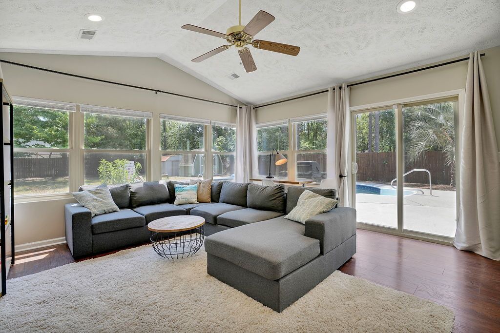 Photo of Livingroom in Eagles Nest
