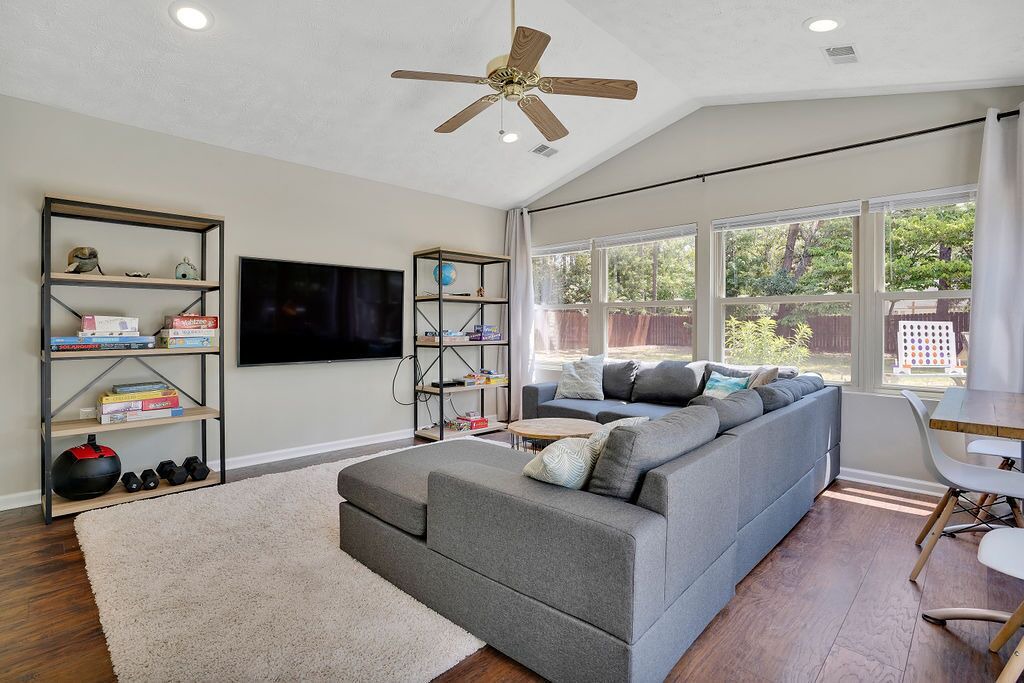 Photo of Livingroom in Eagles Nest