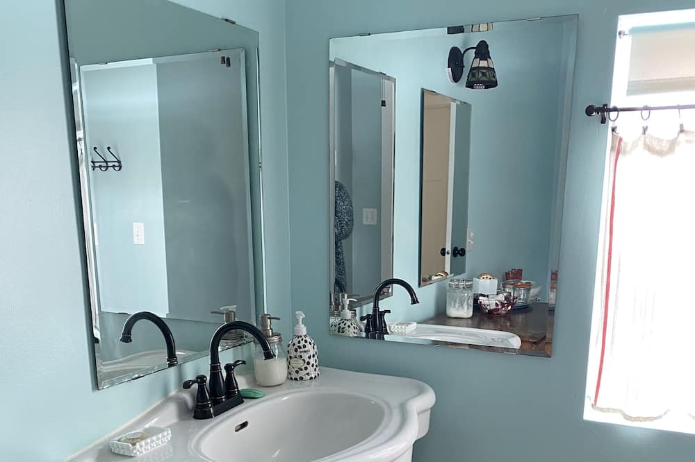 Photo of Bathroom in Talcott