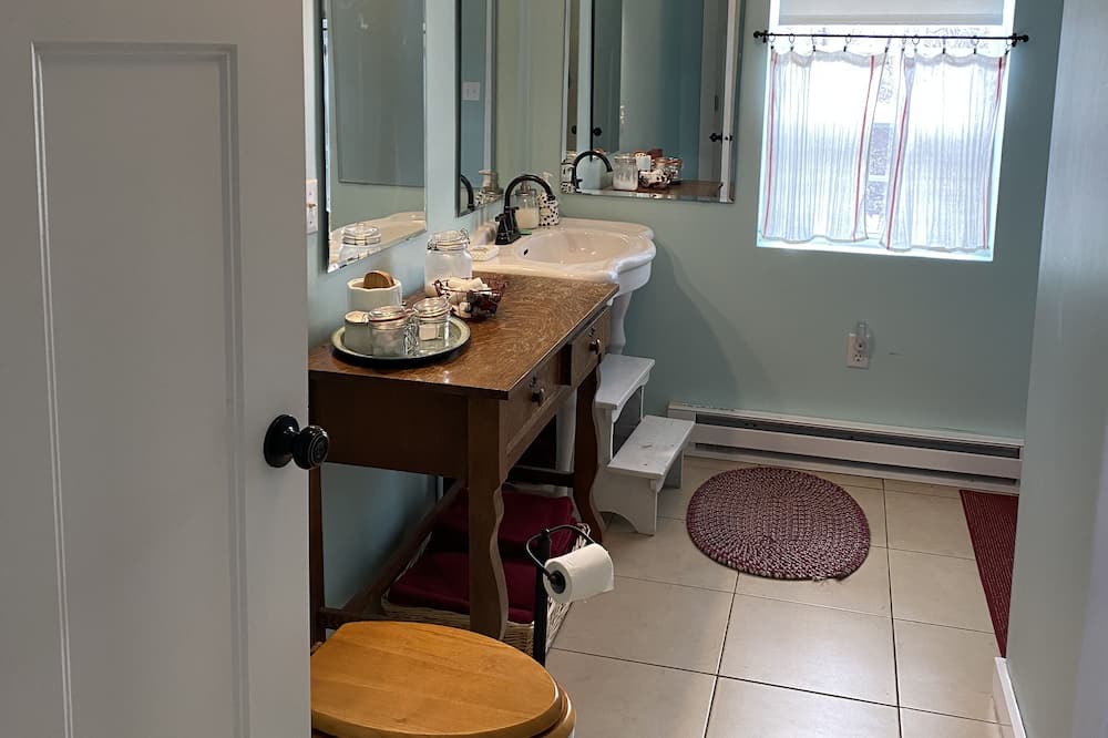Photo of Bathroom in Talcott