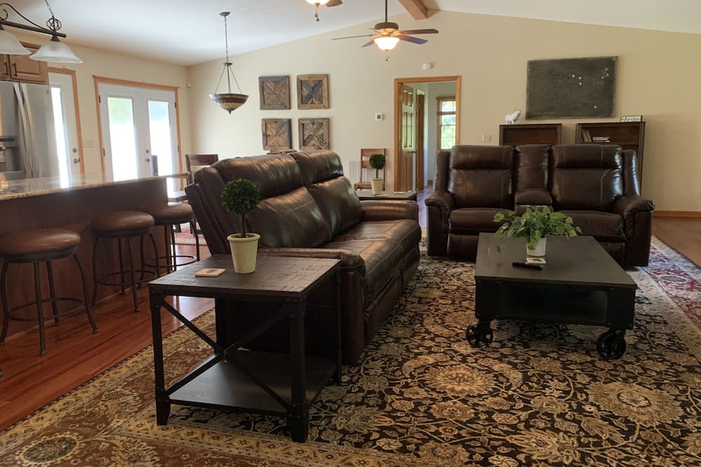 Photo of Livingroom in Waynesville
