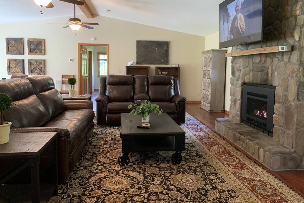 Photo of Livingroom in Waynesville