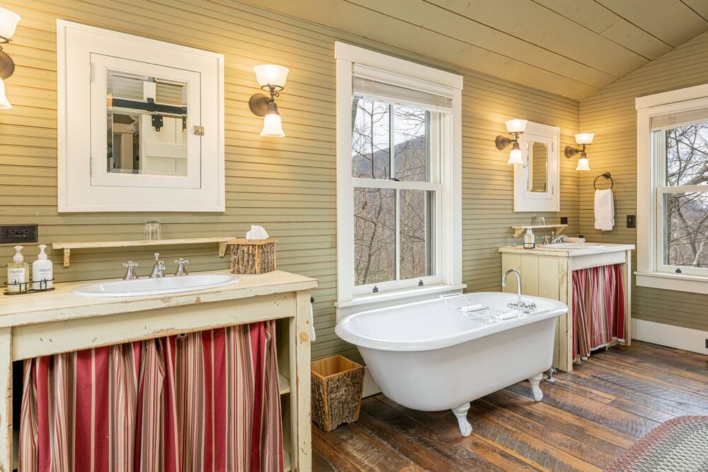 Photo of Bathroom in Sylva