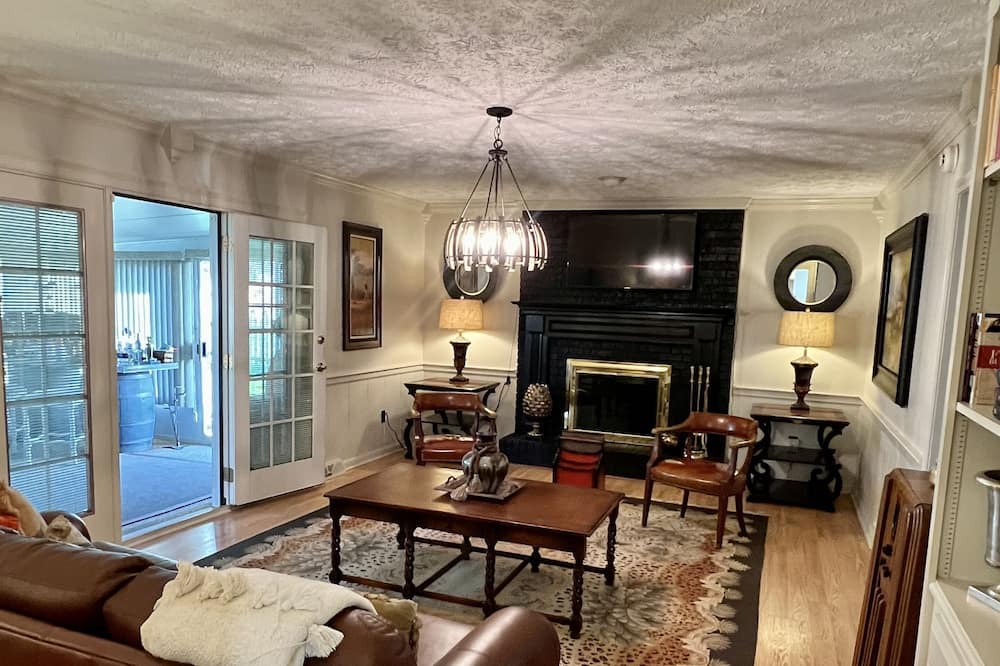 Photo of Livingroom in Nicholasville