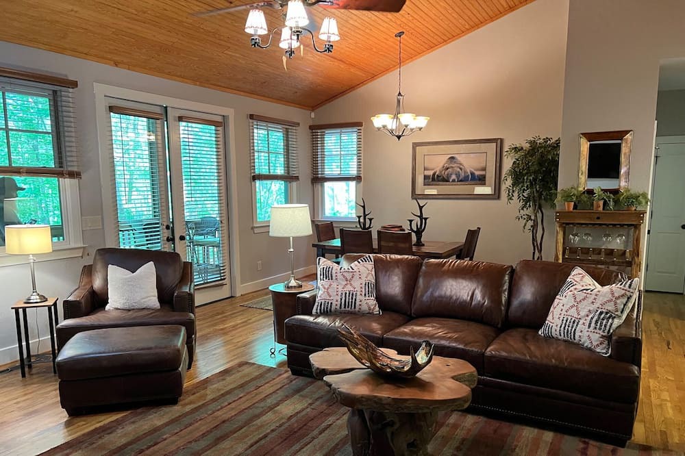 Photo of Livingroom in Bear Lake Reserve