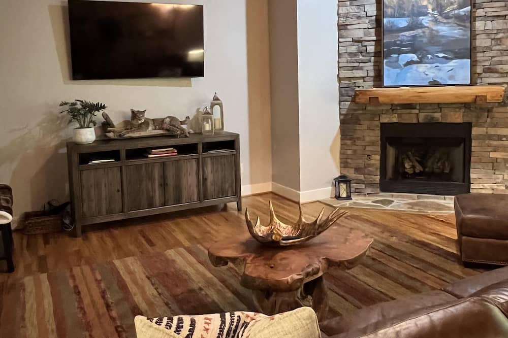 Photo of Livingroom in Bear Lake Reserve