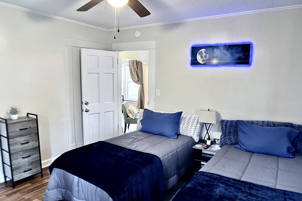 Photo of Bedroom in Old Irving Park