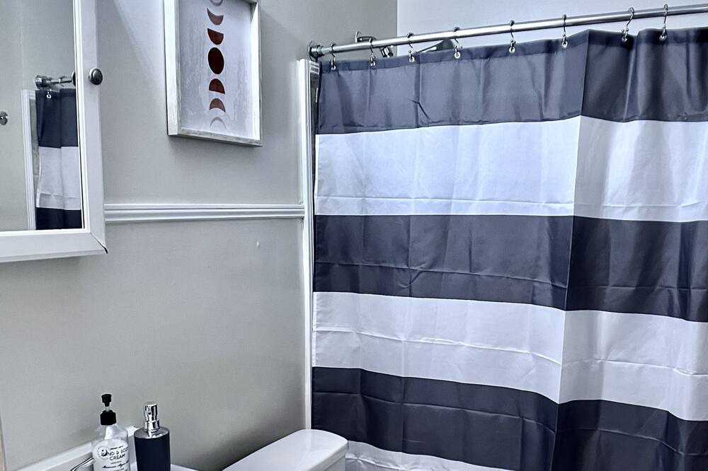 Photo of Bathroom in Old Irving Park