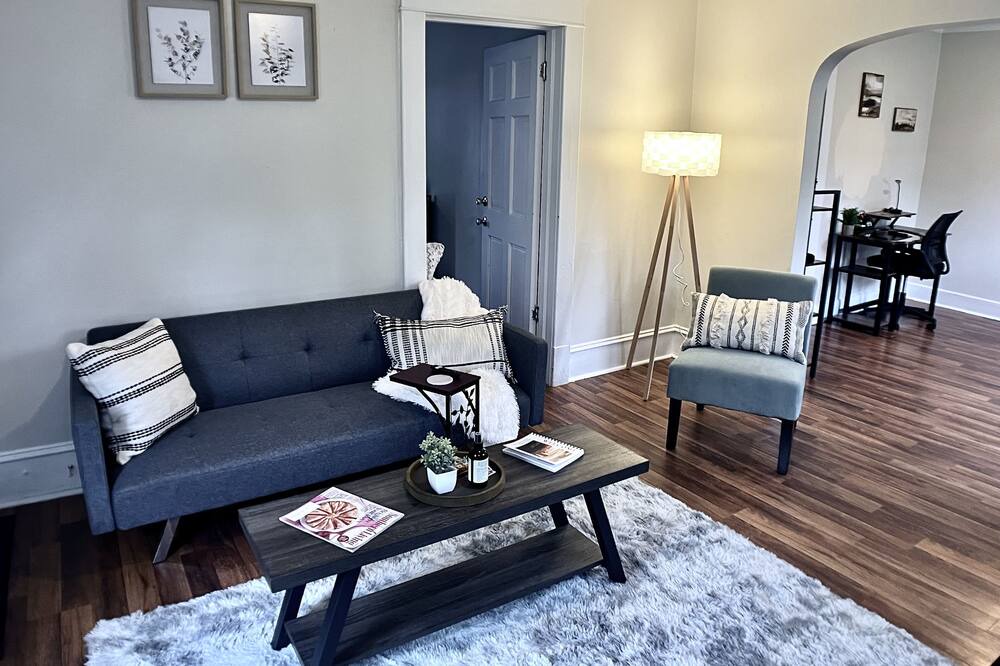Photo of Livingroom in Old Irving Park