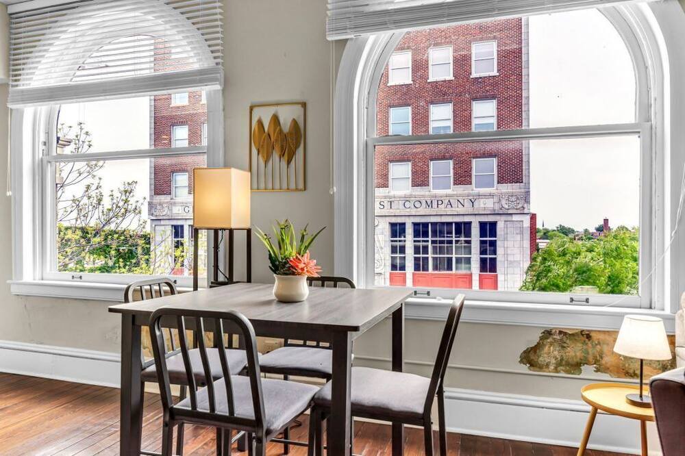 Photo of Livingroom in Downtown Greensboro