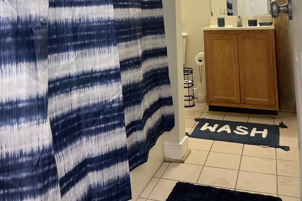 Photo of Bathroom in Shockoe Bottom