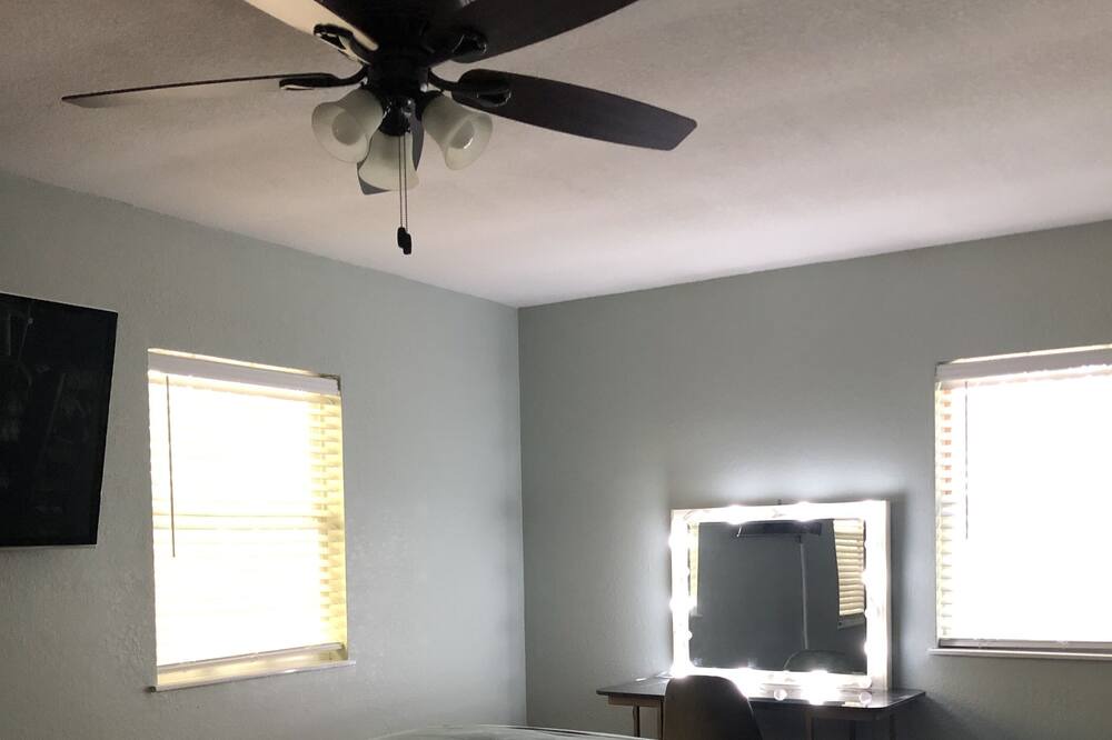 Photo of Bedroom in La Follette