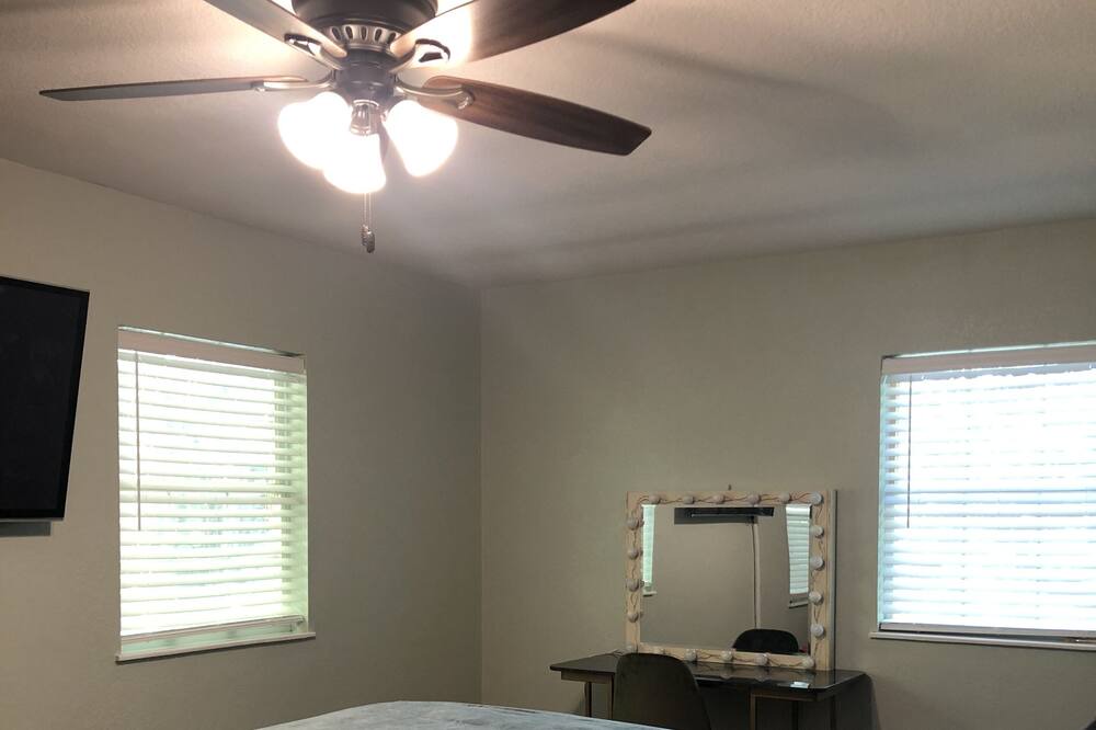 Photo of Bedroom in La Follette
