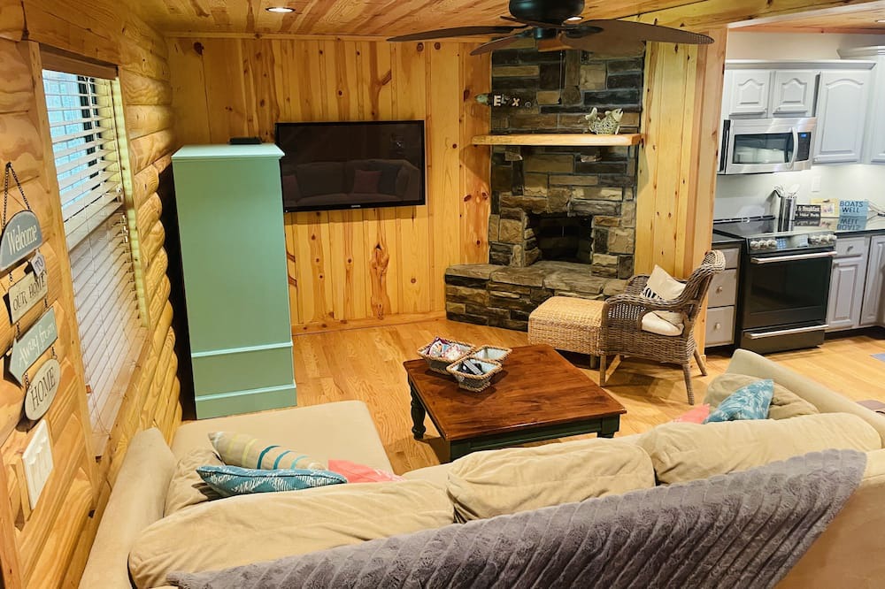 Photo of Livingroom in Cub Run