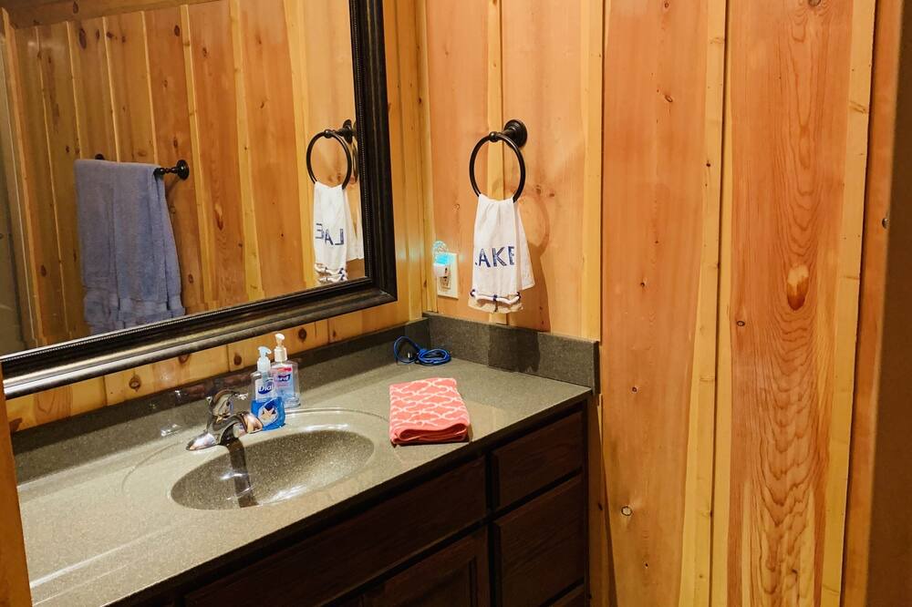 Photo of Bathroom in Cub Run