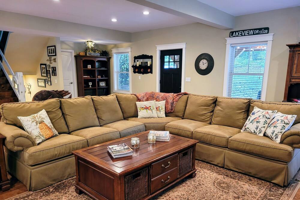 Photo of Livingroom in Monticello