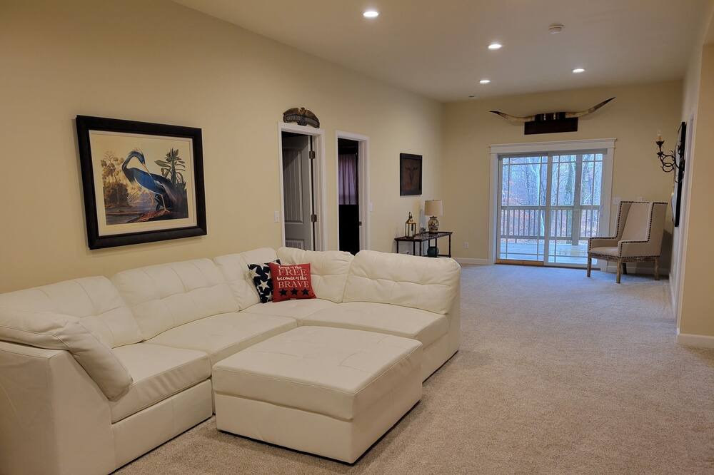 Photo of Livingroom in Monticello