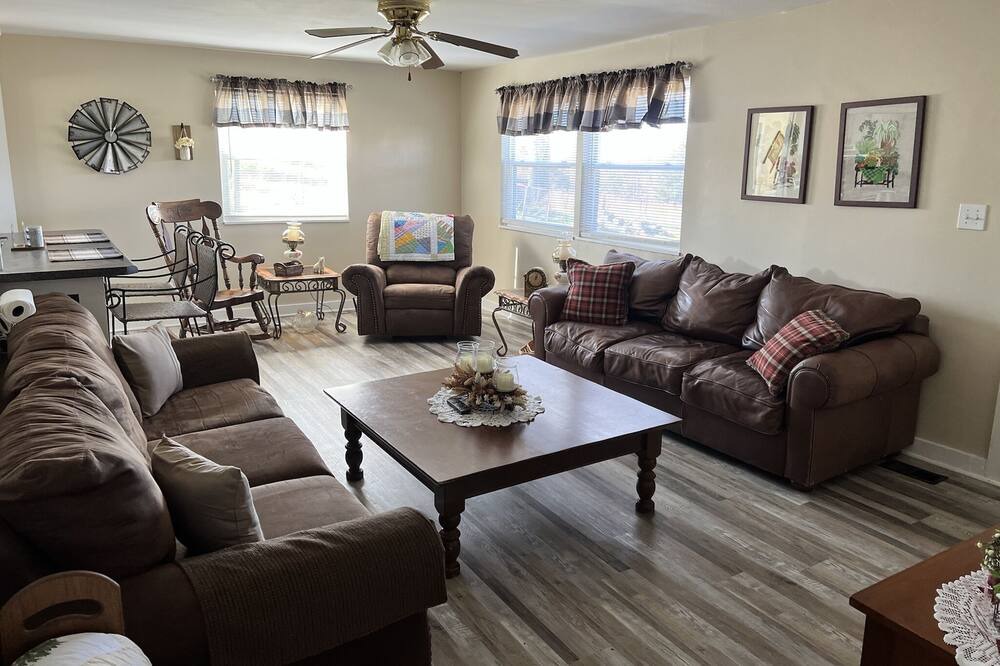 Photo of Livingroom in La Follette