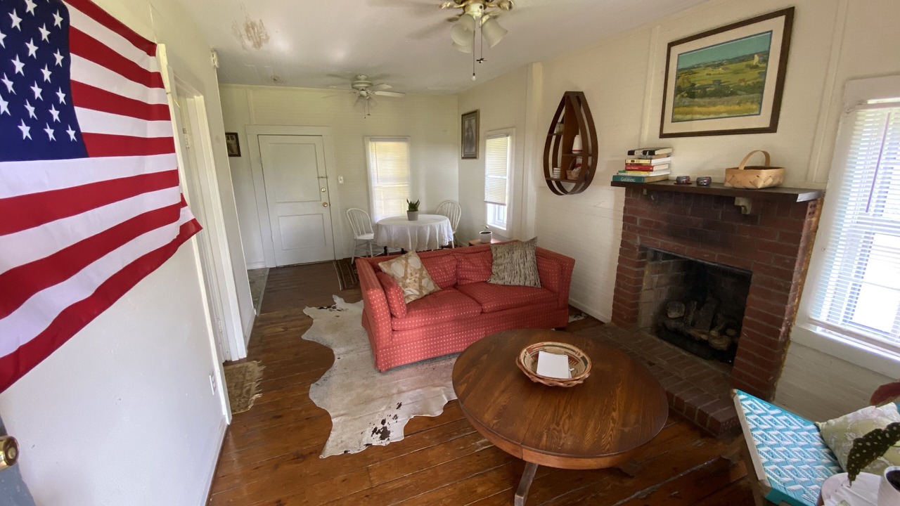Photo of Livingroom in Travelers Rest