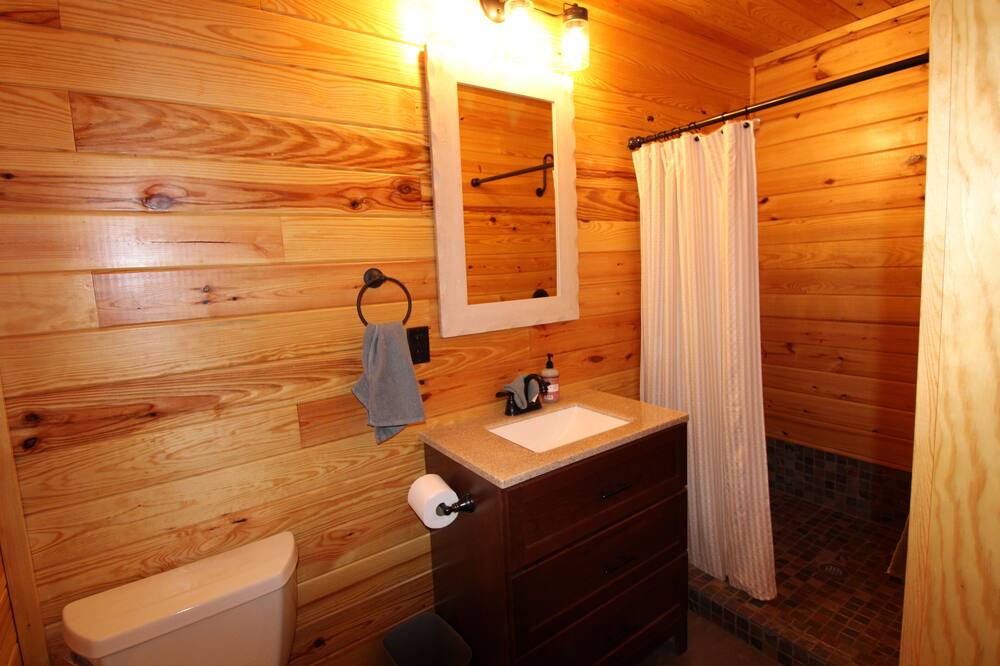 Photo of Bathroom in Leitchfield