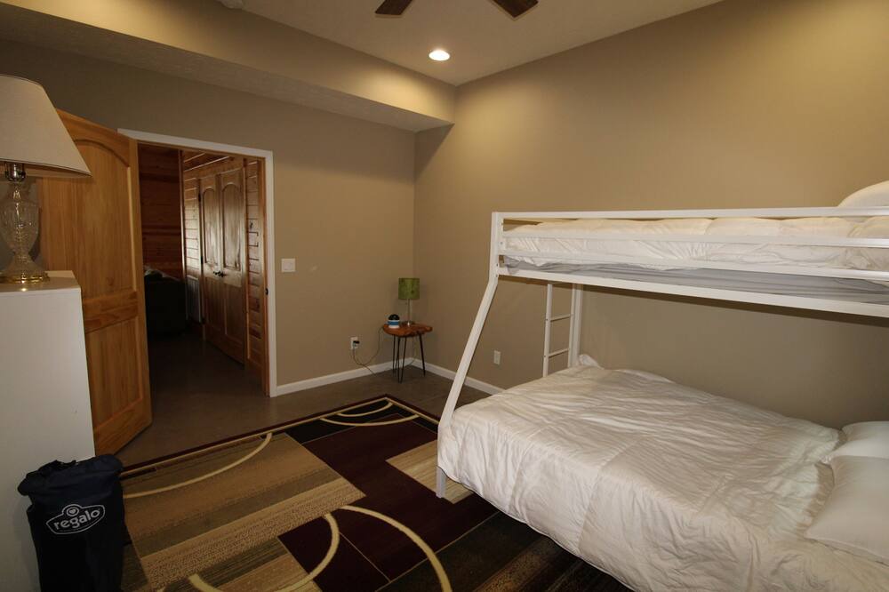 Photo of Bedroom in Leitchfield