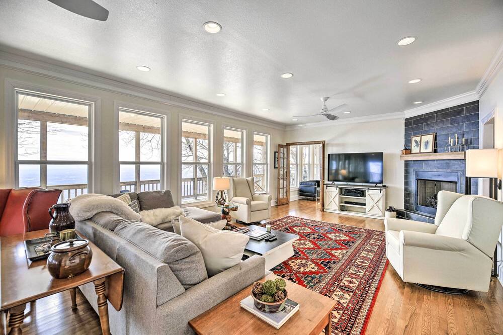 Photo of Livingroom in Dan River