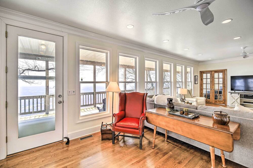Photo of Livingroom in Dan River