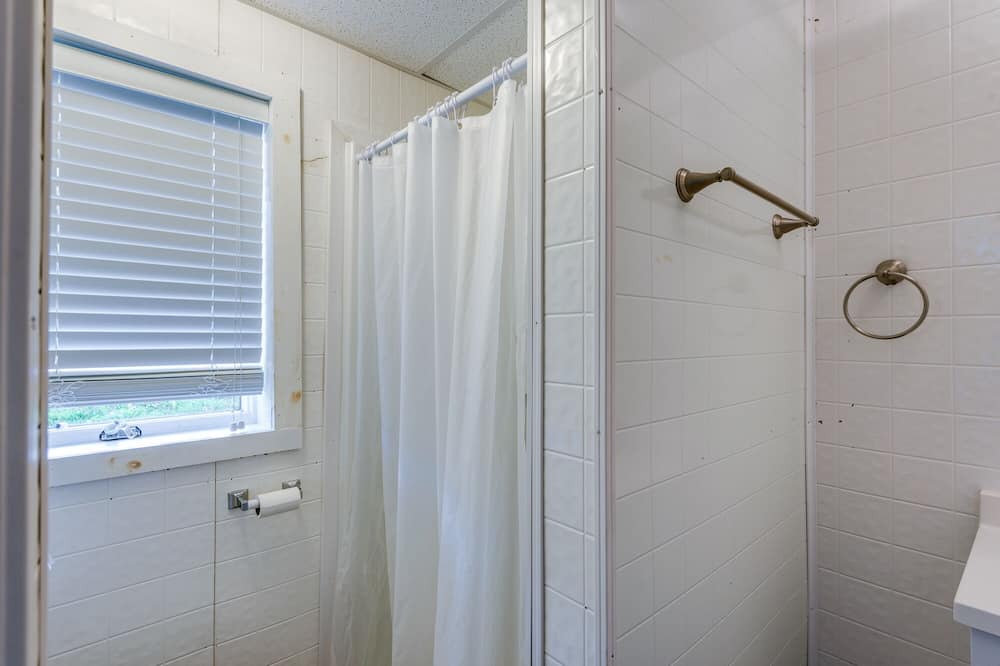 Photo of Bathroom in Allons
