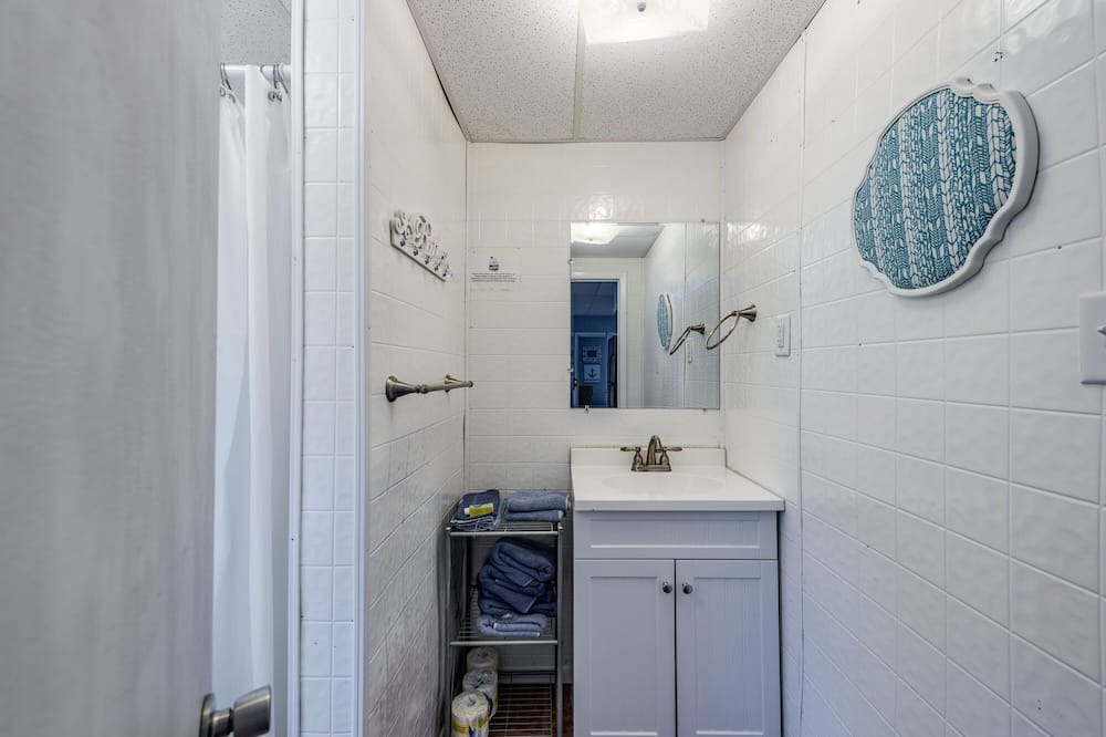Photo of Bathroom in Allons