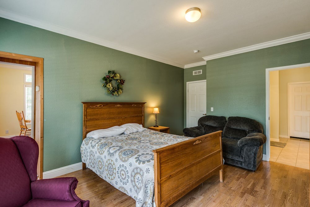 Photo of Bedroom in Allons