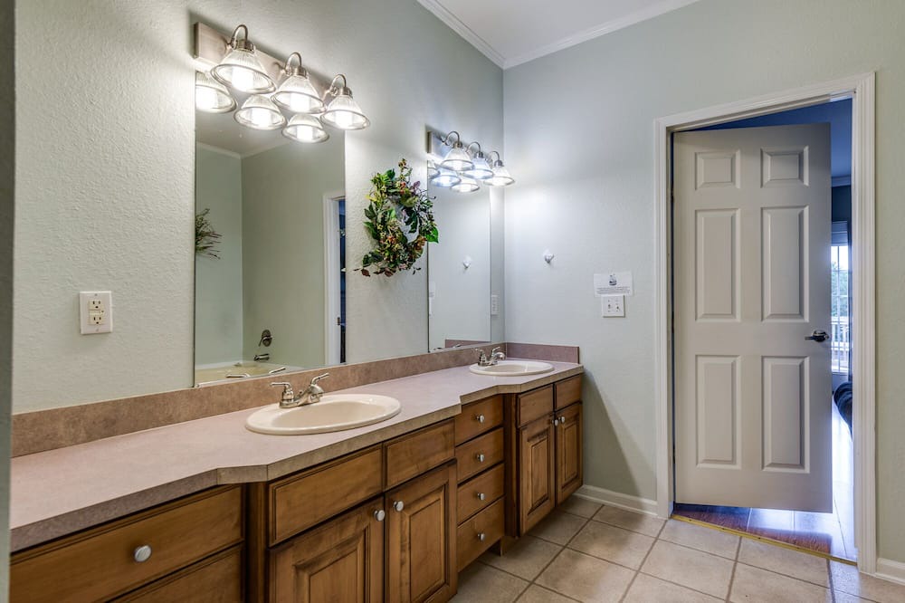 Photo of Bathroom in Allons