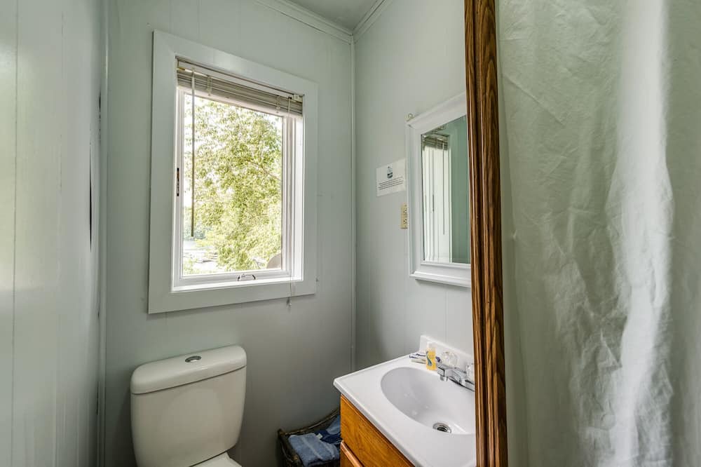 Photo of Bathroom in Allons