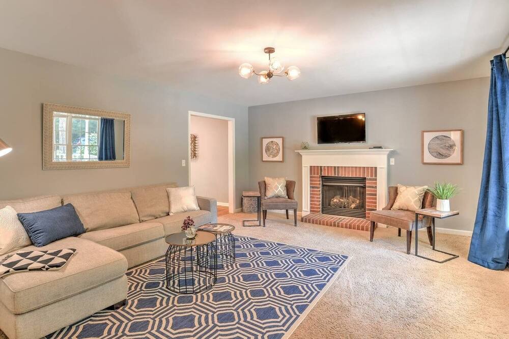 Photo of Livingroom in Royal Pines