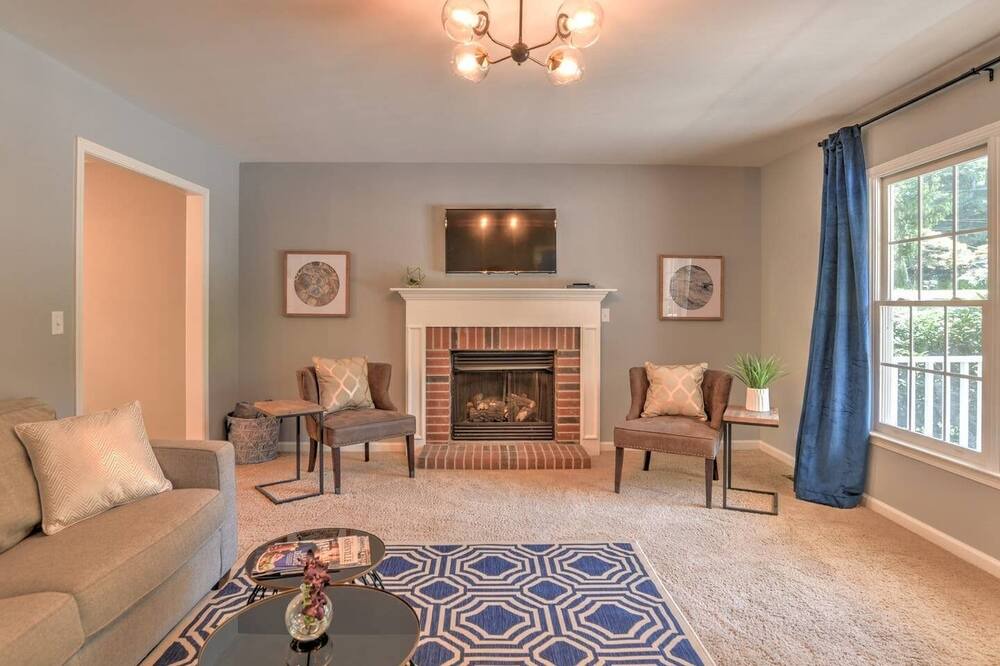 Photo of Livingroom in Royal Pines