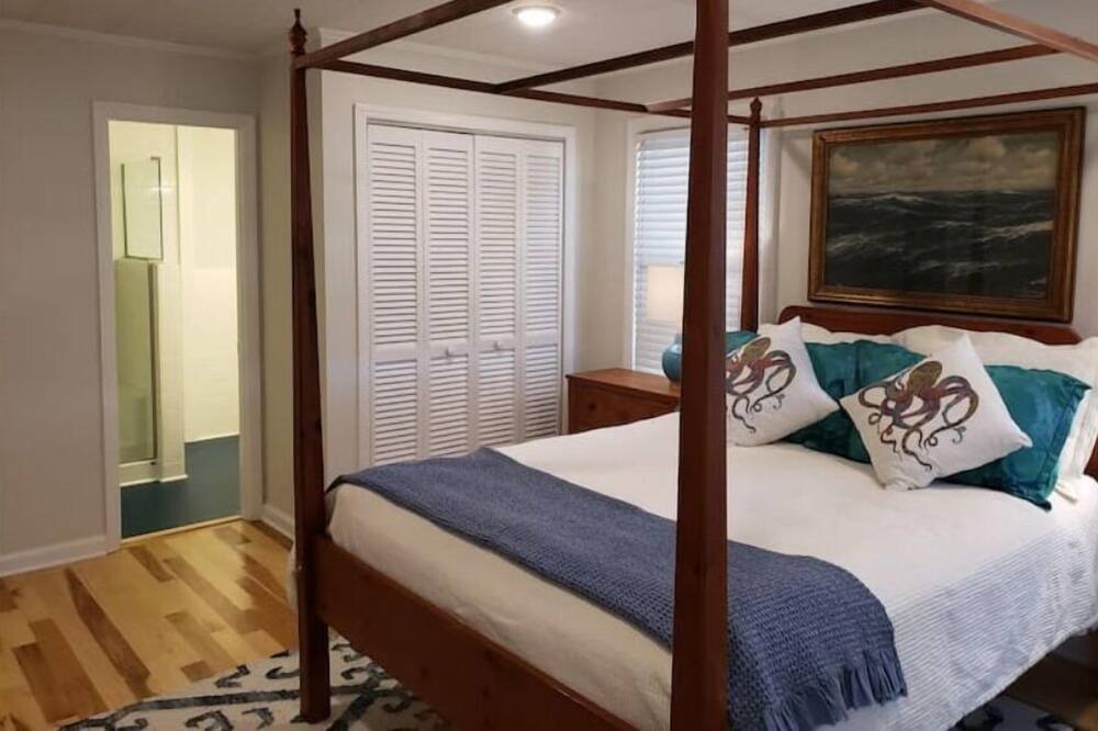 Photo of Bedroom in Morehead City
