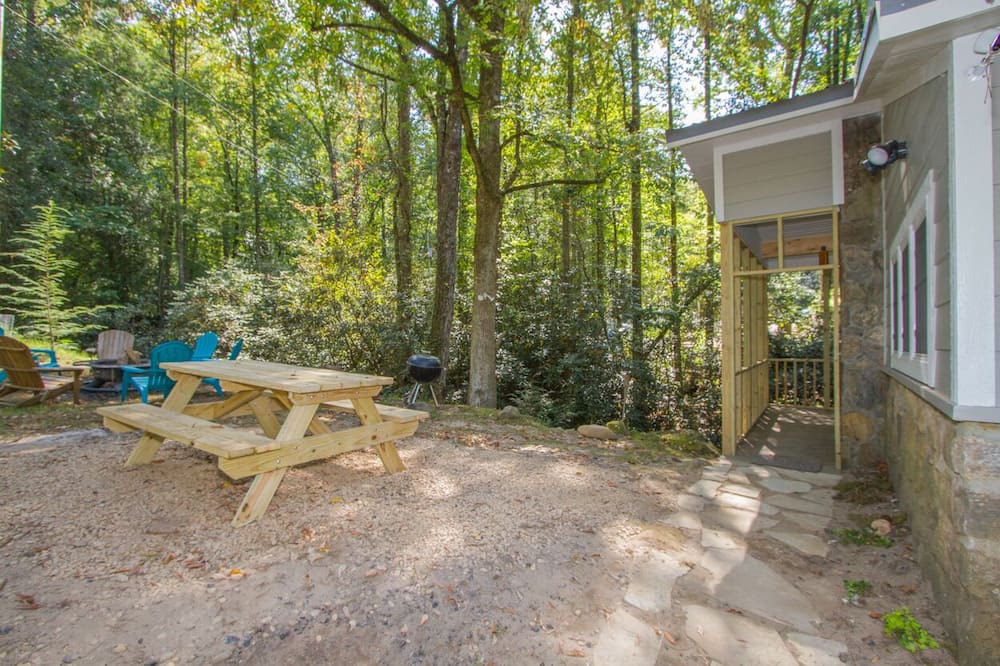 Photo of Outdoor in Rocky Bottom